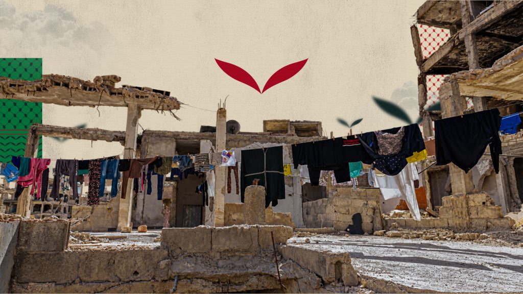 غلاف مقالة مخيم اليرموك بعد خمس سنوات: ملابس منشورة على حبل بين أبنية مدمّرة